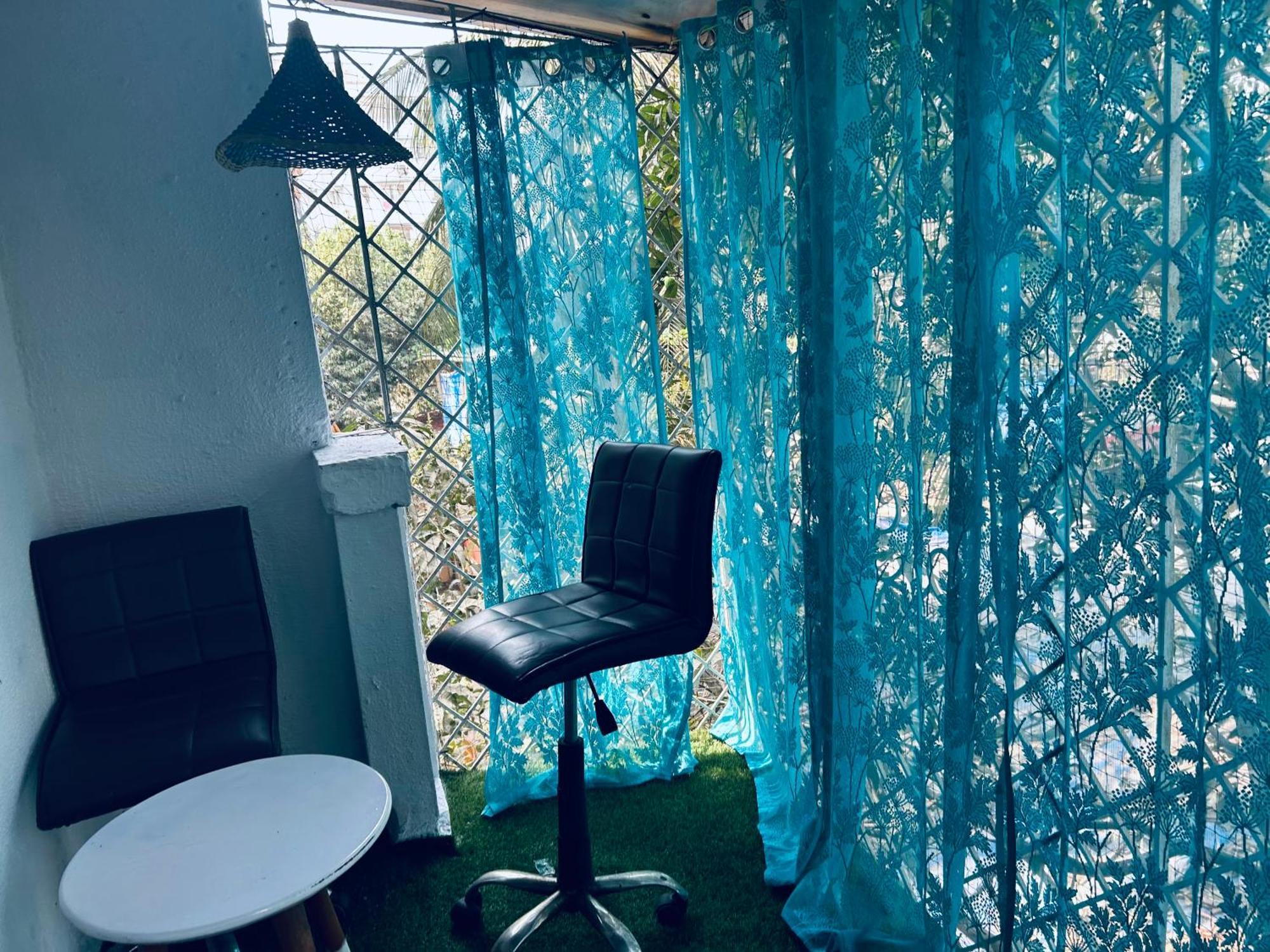 Apartament With A Balcony Near The Sea Bombaj